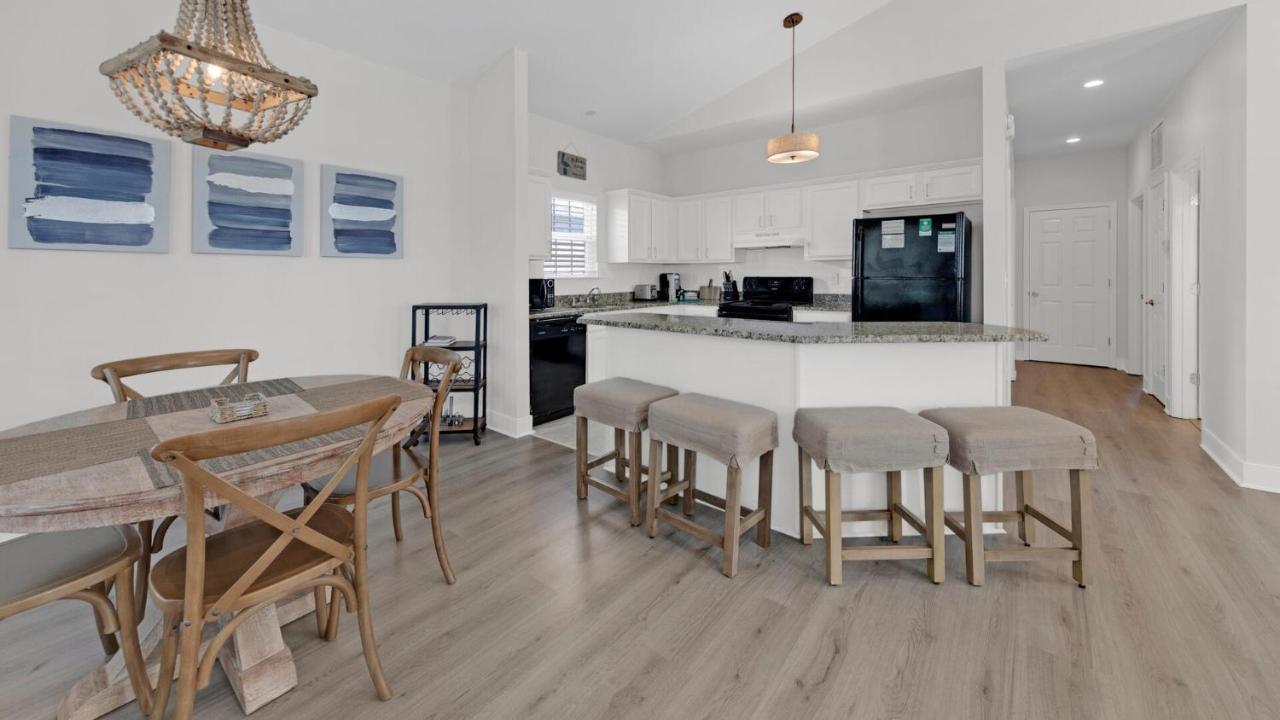 סנטה רוזה ביץ' Pelican House - Newly Remodeled, Professionally Decorated, Only About 1 Mile To Seaside! מראה חיצוני תמונה