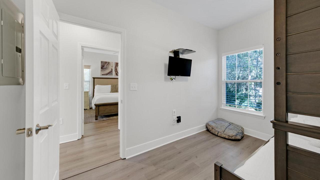 סנטה רוזה ביץ' Pelican House - Newly Remodeled, Professionally Decorated, Only About 1 Mile To Seaside! מראה חיצוני תמונה