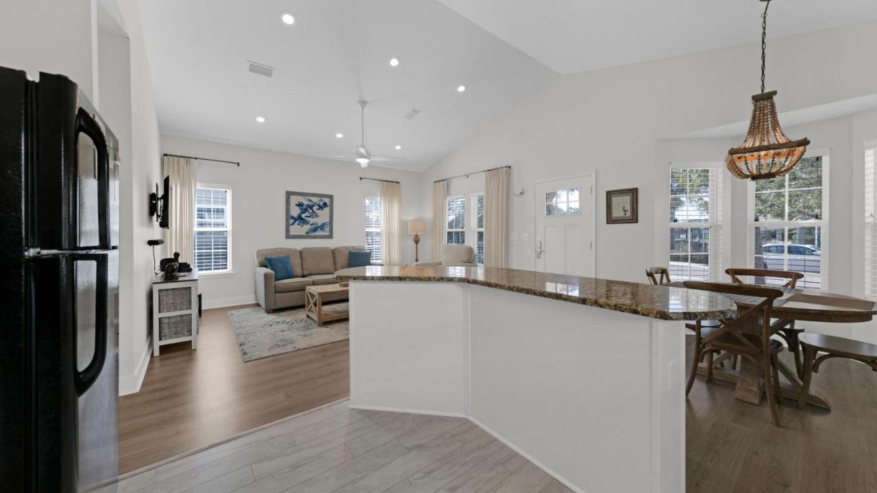 סנטה רוזה ביץ' Pelican House - Newly Remodeled, Professionally Decorated, Only About 1 Mile To Seaside! מראה חיצוני תמונה