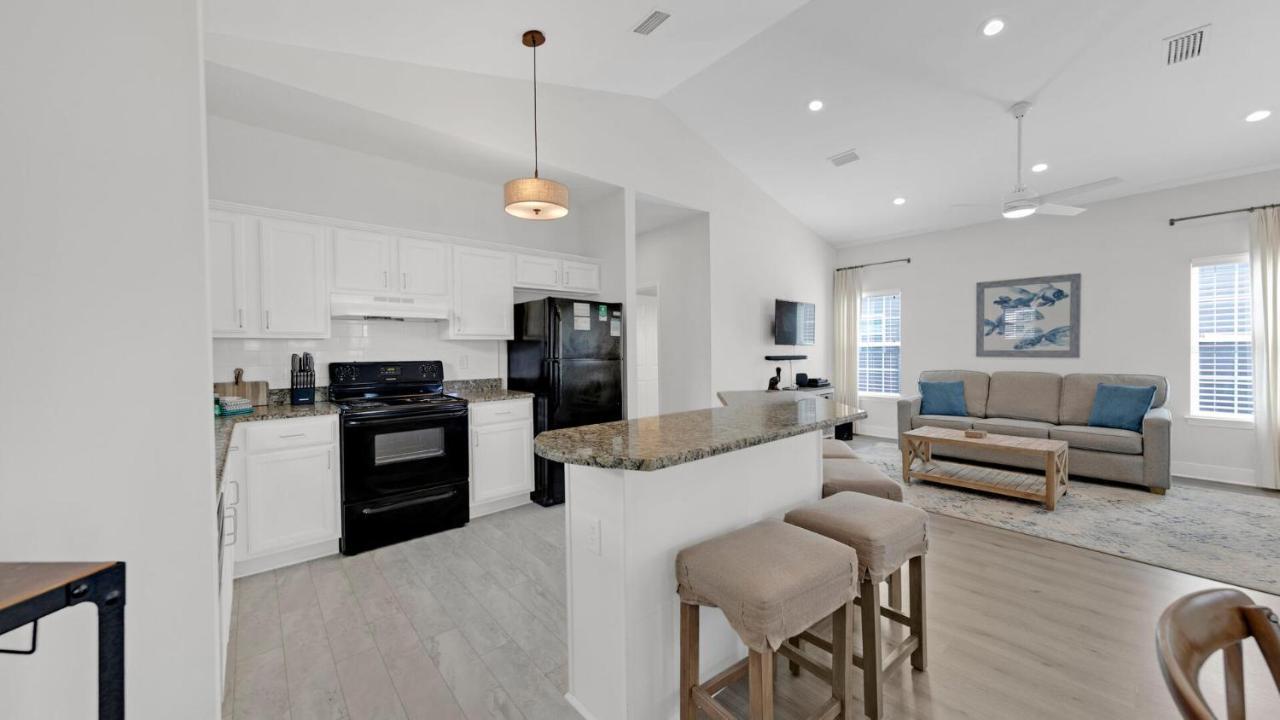 סנטה רוזה ביץ' Pelican House - Newly Remodeled, Professionally Decorated, Only About 1 Mile To Seaside! מראה חיצוני תמונה