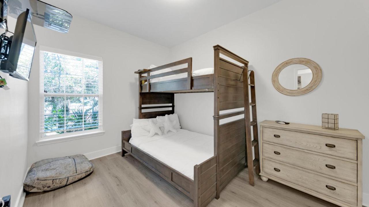 סנטה רוזה ביץ' Pelican House - Newly Remodeled, Professionally Decorated, Only About 1 Mile To Seaside! מראה חיצוני תמונה